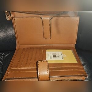 Michael Kors Beige Jet Set Travel Signature Logo Smartphone Wallet NWT